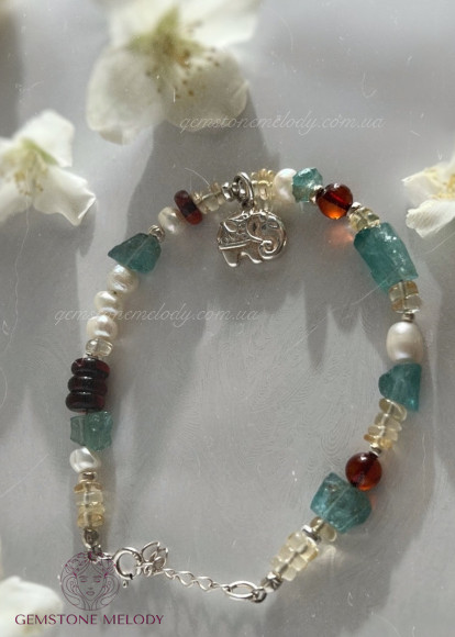 Браслет з натуральних каменів, з підвіскою слон