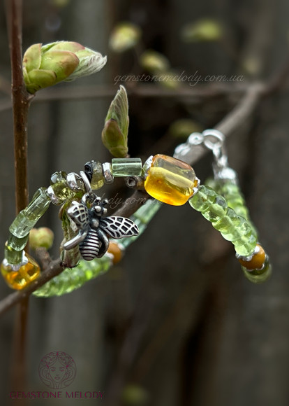 Браслет з зеленим турмаліном, хризолітом, бурштином