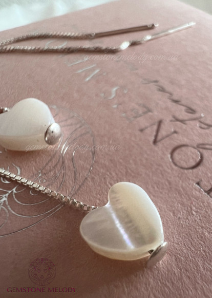 Срібні сережки з перламутровим серцем