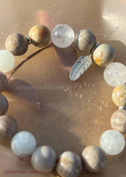 Браслет з закамʼянілим коралом, кварцем, берилом