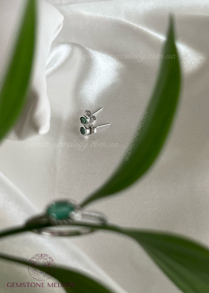 Срібні сережки з смарагдом