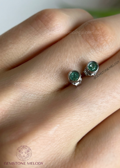 Срібні сережки з смарагдом