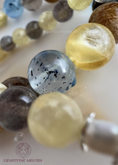 Браслет з жовтого лепідоліту, скам’янілого коралу, азезтуліту, аквмарину