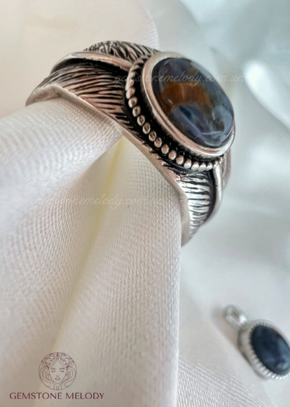 Каблучка з петерсітом