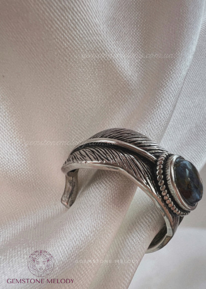 Каблучка з петерсітом