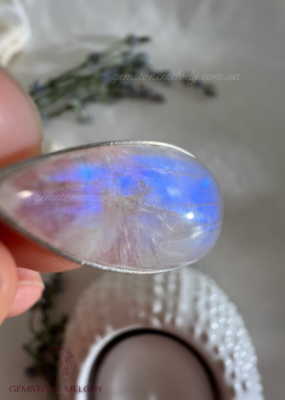 Кулон з місячним каменем