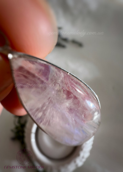 Кулон з місячним каменем