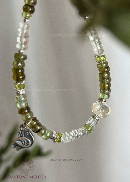 Браслет з зеленим турмаліном, і іншими вставками каміння 