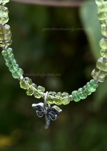 Браслет з натуральних зелених каменів