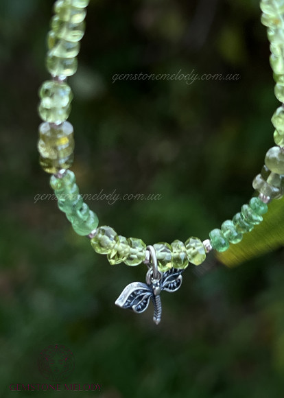 Браслет з натуральних зелених каменів