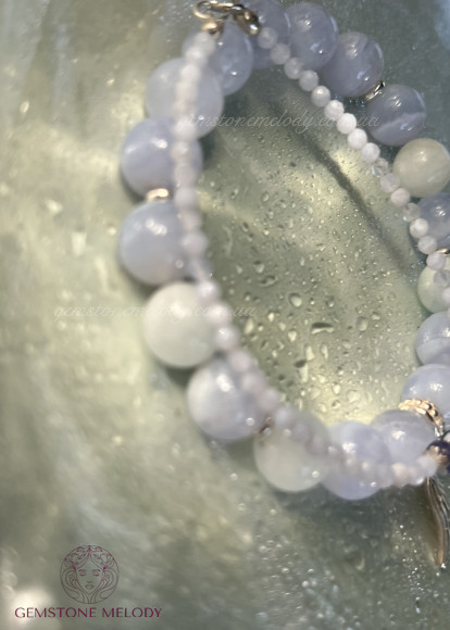 Браслет з блакитним мереживним агатом, з підвіскою зі срібла - крилом 