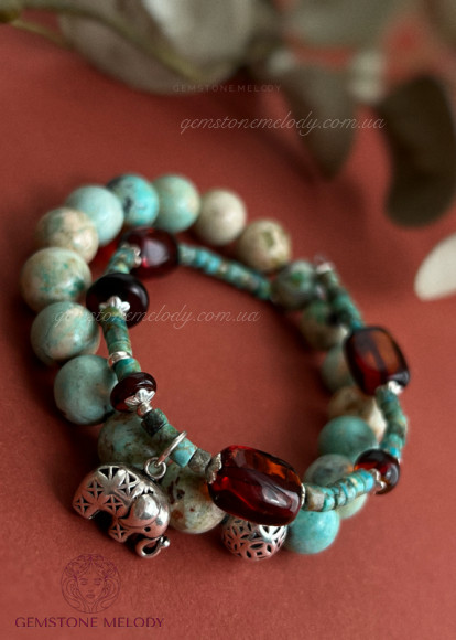 Браслет з бірюзи, бурштину, з підвіскою слон