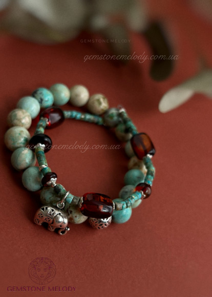 Браслет з бірюзи, бурштину, з підвіскою слон