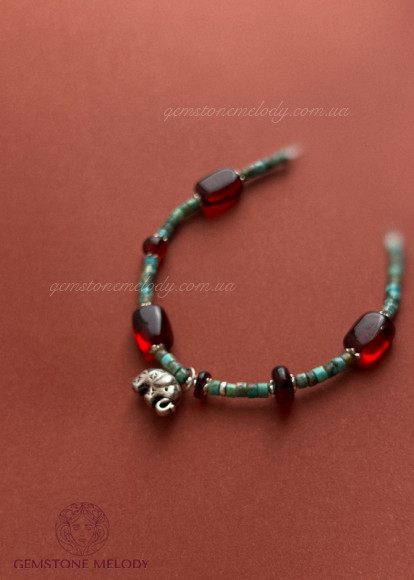 Браслет з бірюзи, бурштину, з підвіскою слон