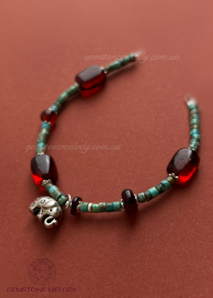 Браслет з бірюзи, бурштину, з підвіскою слон