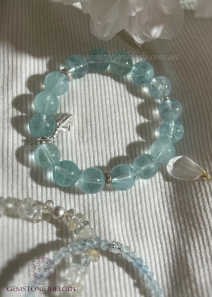 Браслет з аквамарином високої якості, на резинці 