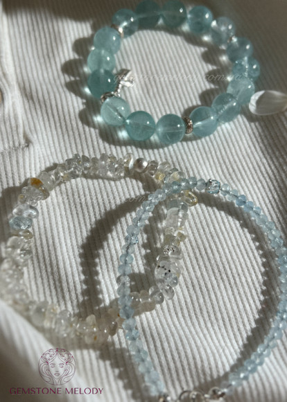 Браслет з аквамарином високої якості, на резинці 