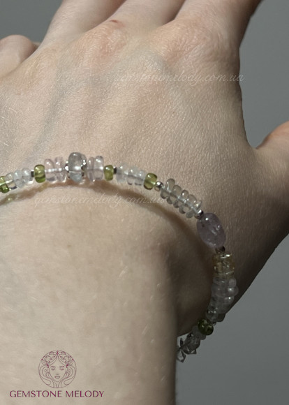 Браслет з рожевого, зеленого, жовтого кварцу та іншими мінералами 