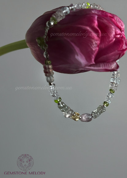 Браслет з рожевого, зеленого, жовтого кварцу та іншими мінералами 
