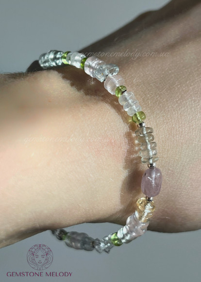 Браслет з рожевого, зеленого, жовтого кварцу та іншими мінералами 