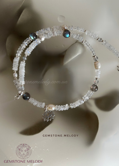 Кольє з місячним каменем, з підвіскою лотос, вставки лабрадору і перлів