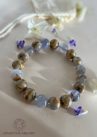 Браслет з блакитним халцедоном на резинці