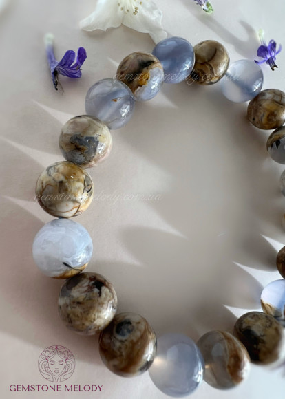 Браслет з блакитним халцедоном на резинці