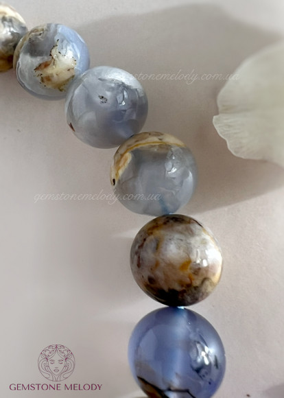 Браслет з блакитним халцедоном на резинці