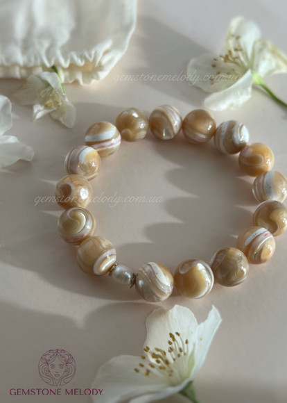 Браслет з перламутром на резинці