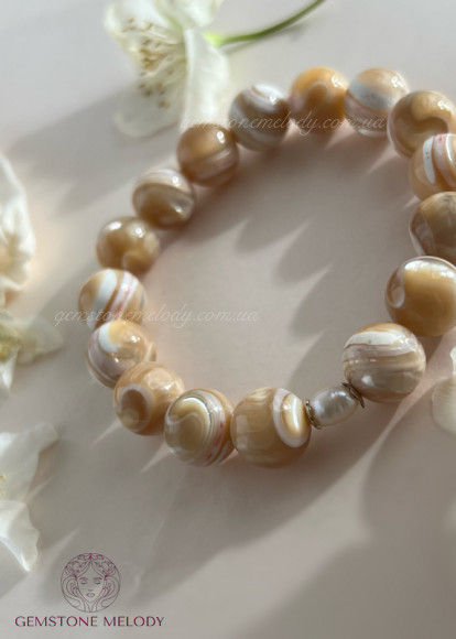 Браслет з перламутром на резинці