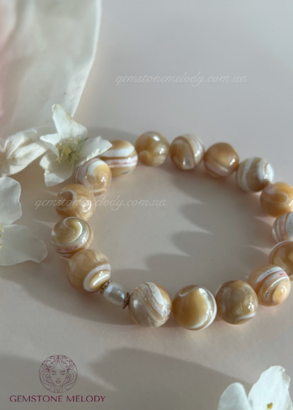 Браслет з перламутром на резинці