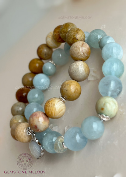 Браслет з скамʼяніли коралом 