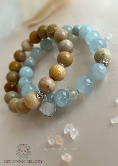 Браслет з скамʼяніли коралом 