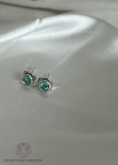 Срібні сережки з смарагдом