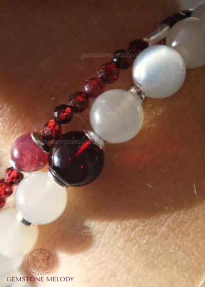 Набор браслетов " Зимняя вишня "